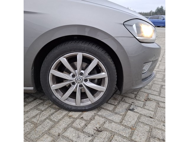 Personenauto, volkswagen, golf - afbeelding 13 van  46