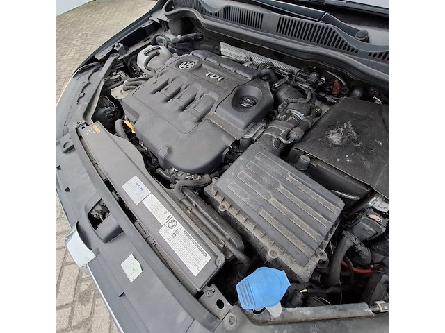 Personenauto, volkswagen, golf - afbeelding 18 van  46