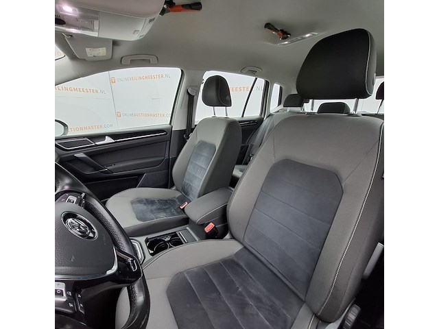 Personenauto, volkswagen, golf - afbeelding 24 van  46