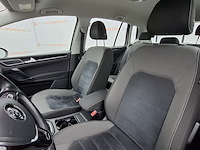 Personenauto, volkswagen, golf - afbeelding 24 van  46