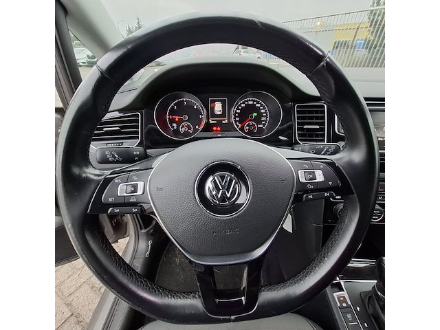 Personenauto, volkswagen, golf - afbeelding 25 van  46