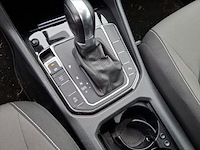 Personenauto, volkswagen, golf - afbeelding 30 van  46