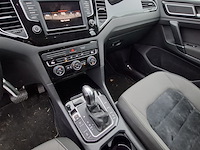 Personenauto, volkswagen, golf - afbeelding 31 van  46