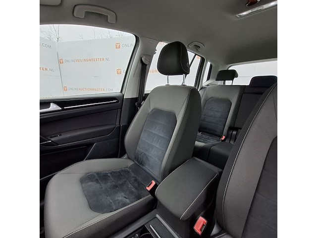 Personenauto, volkswagen, golf - afbeelding 32 van  46