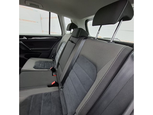 Personenauto, volkswagen, golf - afbeelding 33 van  46