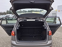 Personenauto, volkswagen, golf - afbeelding 34 van  46