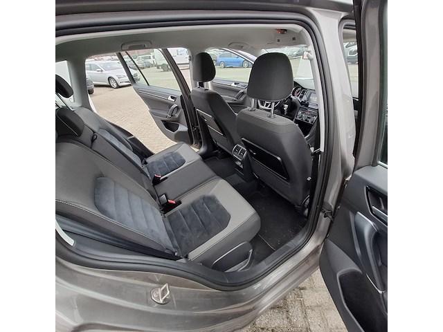 Personenauto, volkswagen, golf - afbeelding 37 van  46