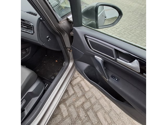 Personenauto, volkswagen, golf - afbeelding 39 van  46