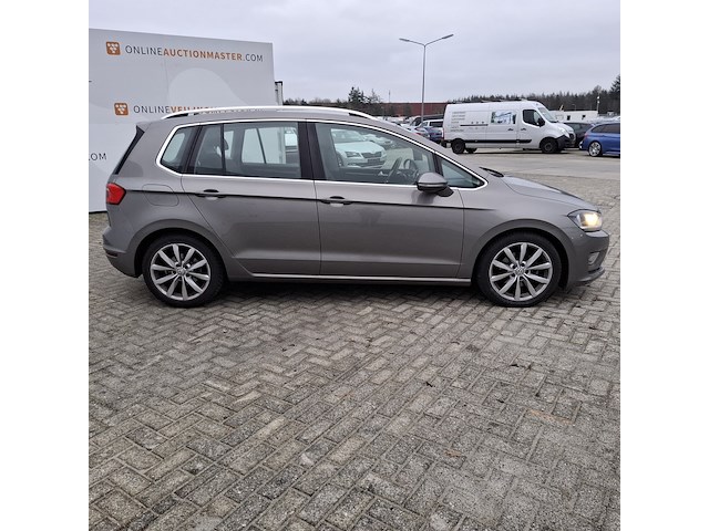 Personenauto, volkswagen, golf - afbeelding 4 van  46