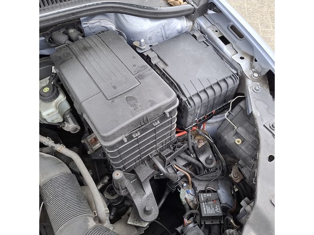 Personenauto, volkswagen, golf - afbeelding 19 van  47