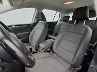 Personenauto, volkswagen, golf - afbeelding 24 van  47