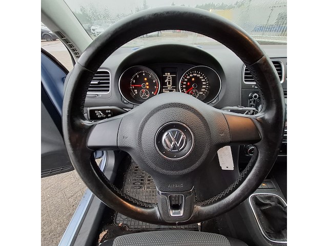 Personenauto, volkswagen, golf - afbeelding 25 van  47