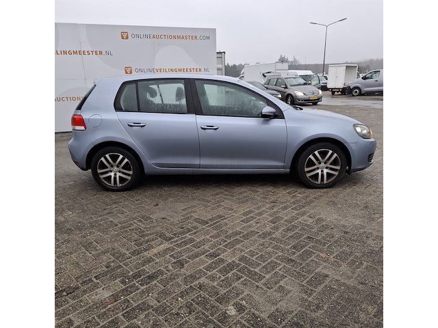 Personenauto, volkswagen, golf - afbeelding 4 van  47