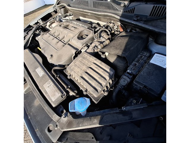 Personenauto, volkswagen, golf - afbeelding 17 van  52