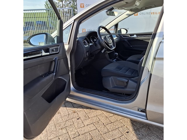 Personenauto, volkswagen, golf - afbeelding 22 van  52