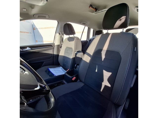 Personenauto, volkswagen, golf - afbeelding 24 van  52