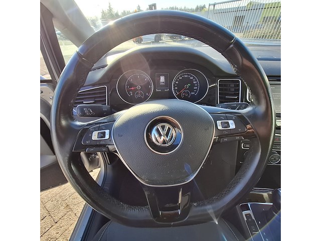 Personenauto, volkswagen, golf - afbeelding 25 van  52