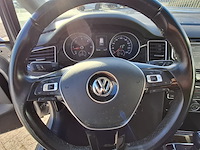 Personenauto, volkswagen, golf - afbeelding 25 van  52