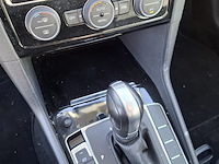 Personenauto, volkswagen, golf - afbeelding 30 van  52