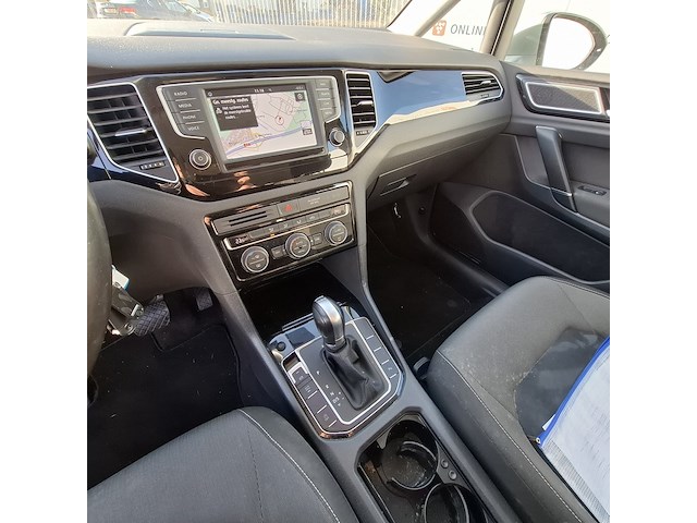 Personenauto, volkswagen, golf - afbeelding 31 van  52