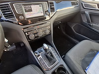 Personenauto, volkswagen, golf - afbeelding 31 van  52