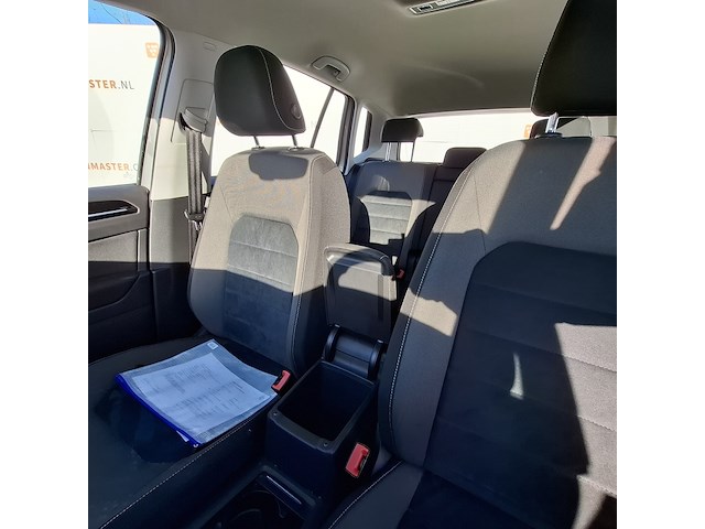 Personenauto, volkswagen, golf - afbeelding 32 van  52