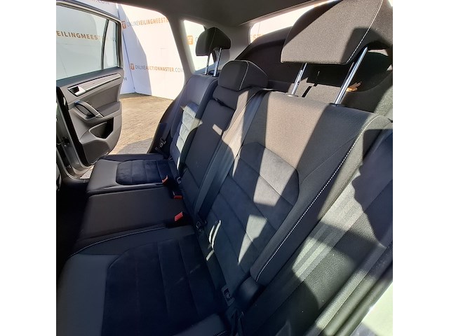 Personenauto, volkswagen, golf - afbeelding 33 van  52