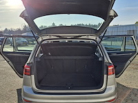 Personenauto, volkswagen, golf - afbeelding 35 van  52