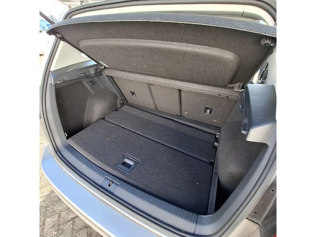 Personenauto, volkswagen, golf - afbeelding 36 van  52