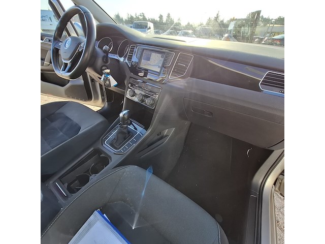 Personenauto, volkswagen, golf - afbeelding 39 van  52