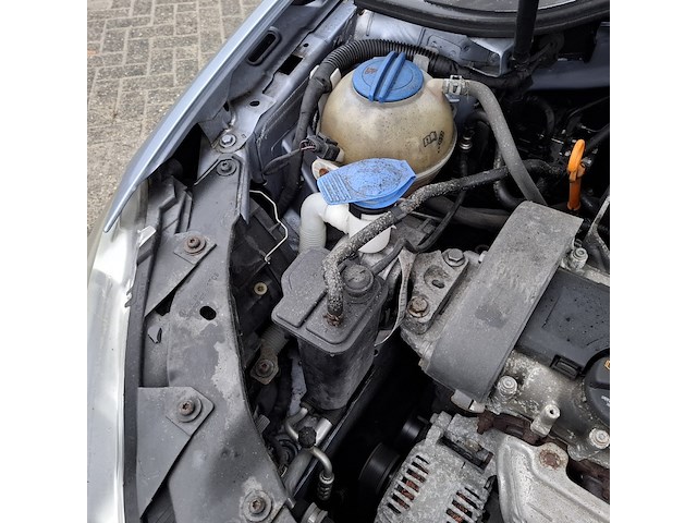 Personenauto, volkswagen, golf - afbeelding 14 van  47