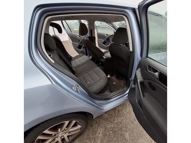 Personenauto, volkswagen, golf - afbeelding 30 van  47