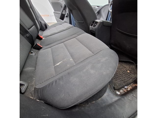 Personenauto, volkswagen, golf - afbeelding 31 van  47