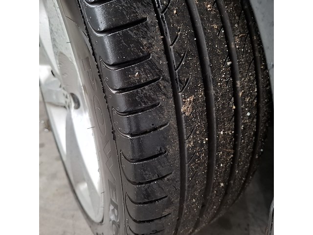 Personenauto, volkswagen, golf - afbeelding 2 van  47