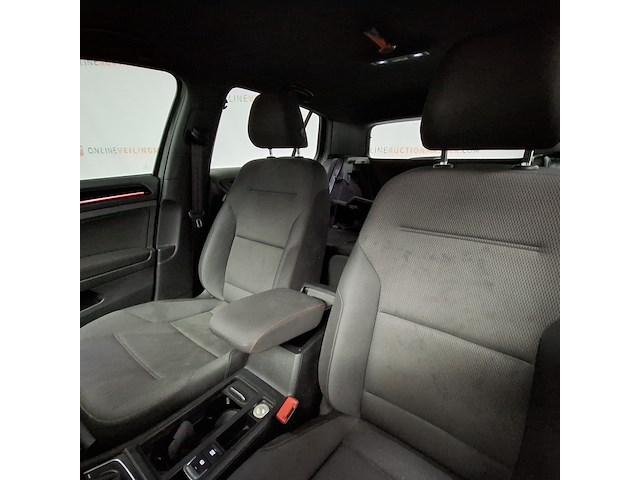 Personenauto, volkswagen, golf - afbeelding 21 van  47