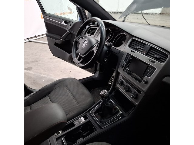 Personenauto, volkswagen, golf - afbeelding 27 van  47