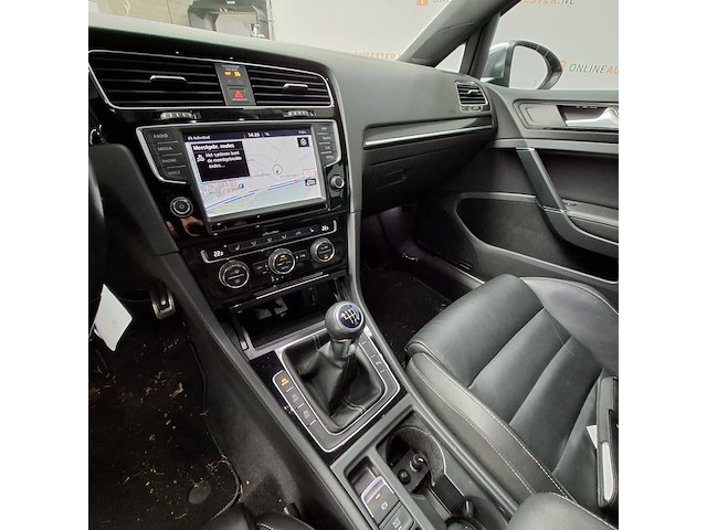 Personenauto, volkswagen, golf - afbeelding 22 van  50