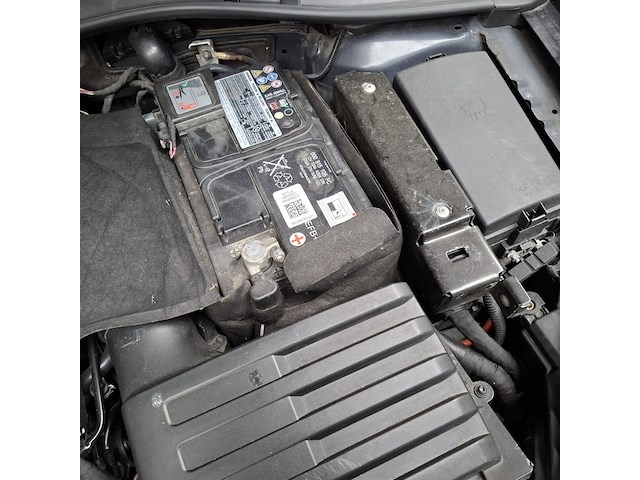 Personenauto, volkswagen, golf - afbeelding 38 van  50