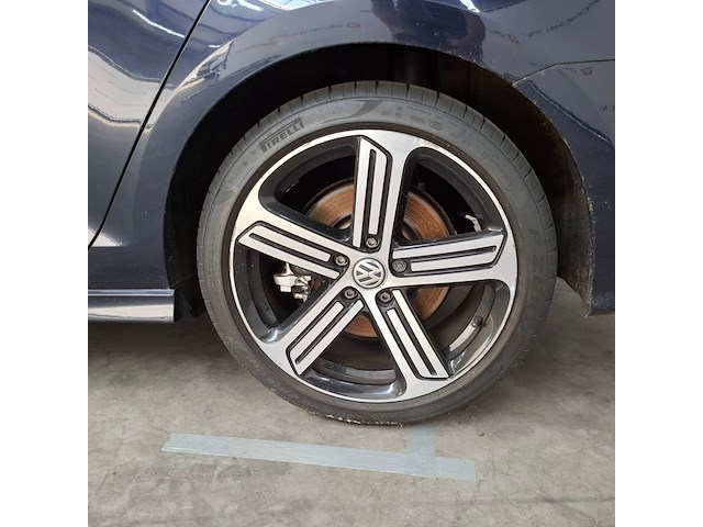 Personenauto, volkswagen, golf - afbeelding 14 van  63