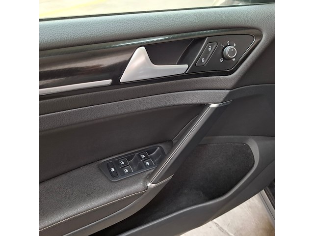Personenauto, volkswagen, golf - afbeelding 24 van  63