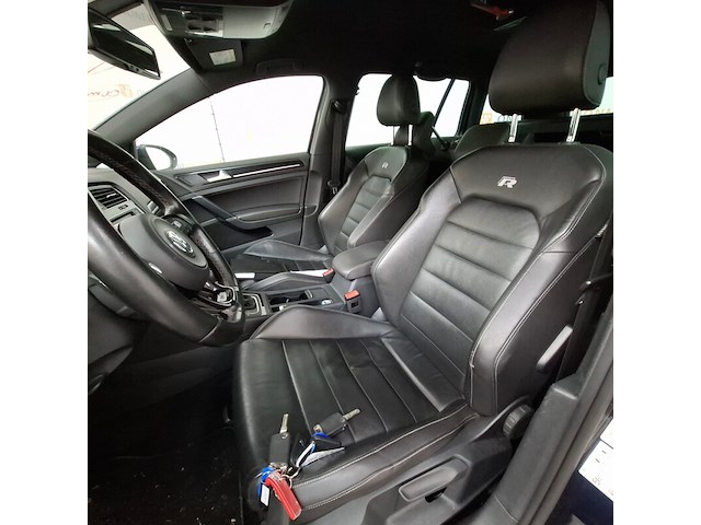 Personenauto, volkswagen, golf - afbeelding 27 van  63