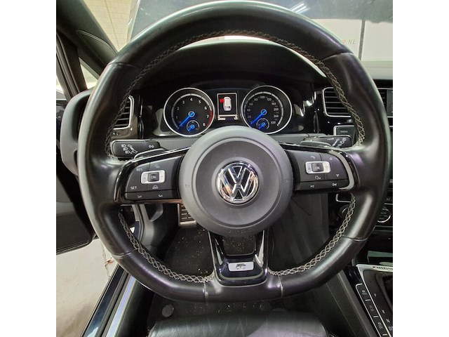 Personenauto, volkswagen, golf - afbeelding 28 van  63