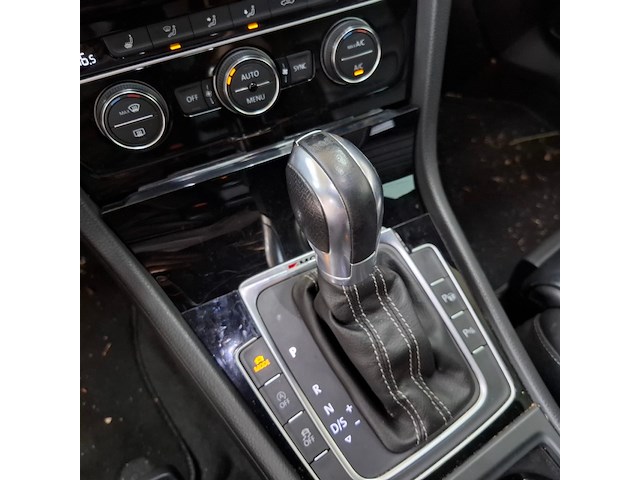 Personenauto, volkswagen, golf - afbeelding 32 van  63