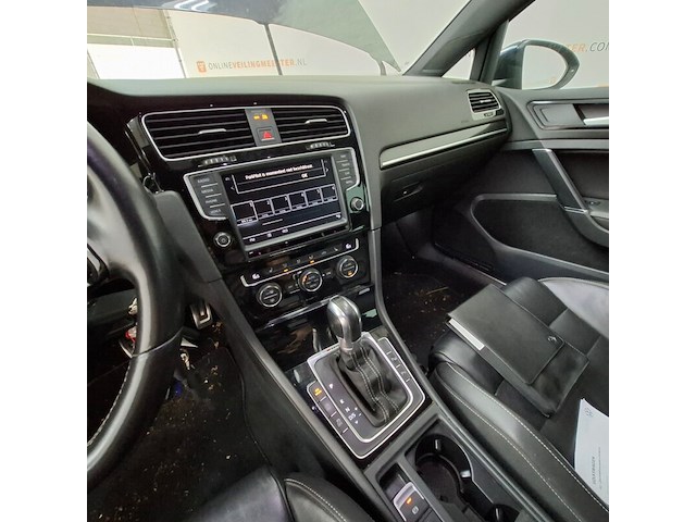 Personenauto, volkswagen, golf - afbeelding 33 van  63