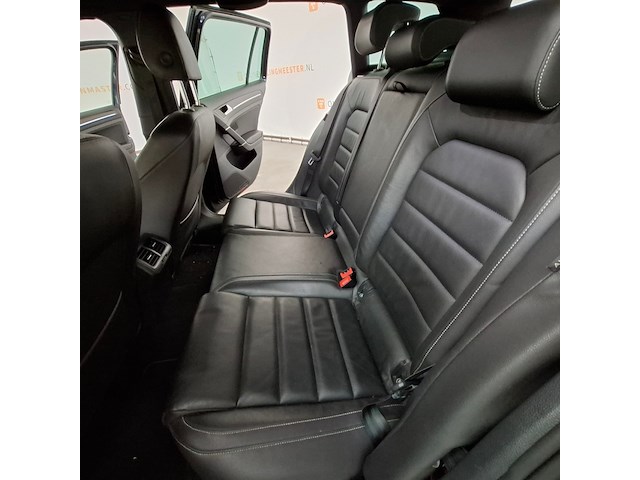 Personenauto, volkswagen, golf - afbeelding 36 van  63