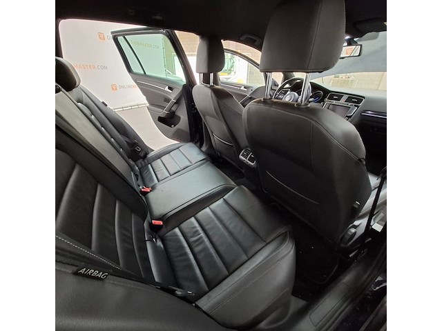 Personenauto, volkswagen, golf - afbeelding 41 van  63