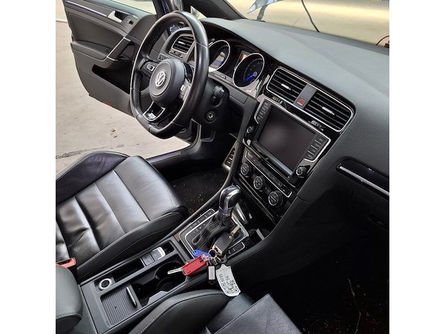 Personenauto, volkswagen, golf - afbeelding 43 van  63