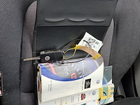 Personenauto, volkswagen, new beetle cabriolet, 1.4, zwart, 2005 - afbeelding 2 van  13