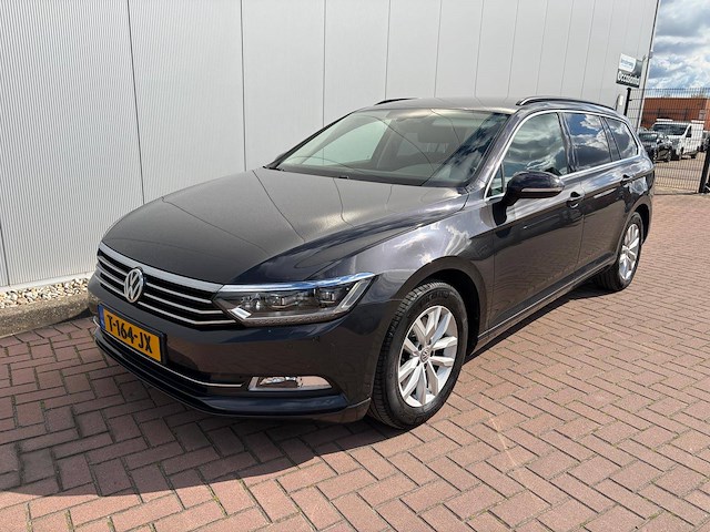 Personenauto volkswagen passat benzine 150pk 2019 (marge) - afbeelding 1 van  1