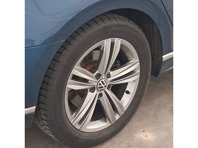 Personenauto, volkswagen, passat - afbeelding 2 van  35
